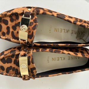 Anne Klein leopard print flat. 8